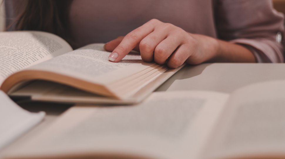 3 Lecturas sobre aromaterapia, energía positiva y liderazgo - Blog Esencia de Luna